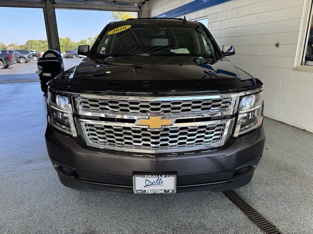 2016 Chevrolet Suburban LT photo 3