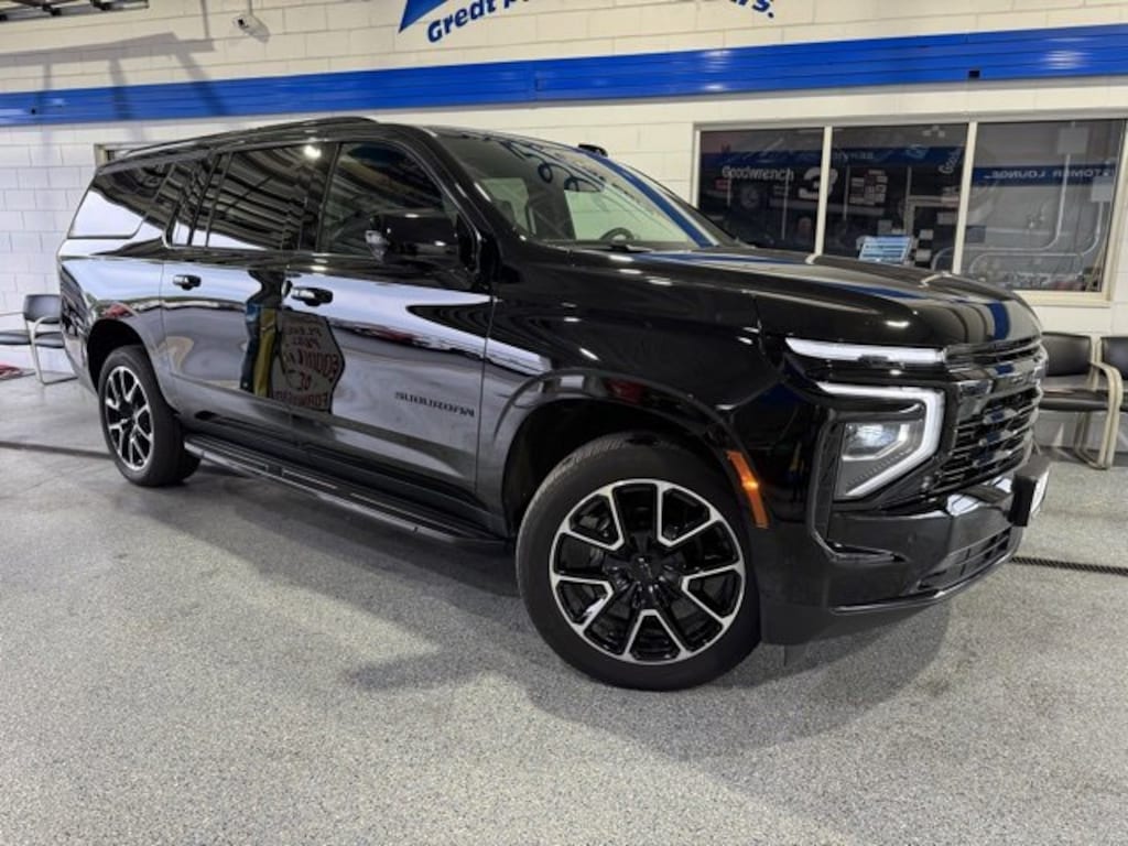 Used 2025 Chevrolet Suburban RST SUV