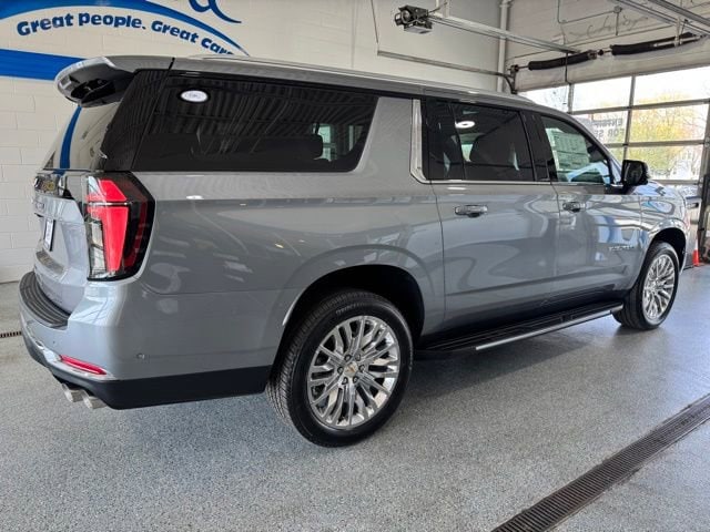 2026 Chevrolet Suburban Premier - Photo 13