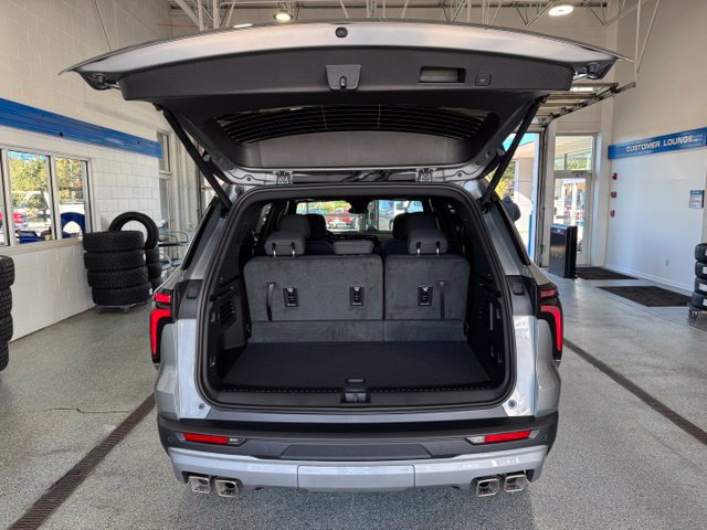 2027 Chevrolet Traverse LT - Photo 11
