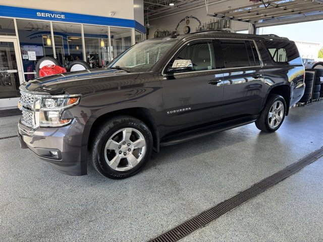 2016 Chevrolet Suburban LT photo 4