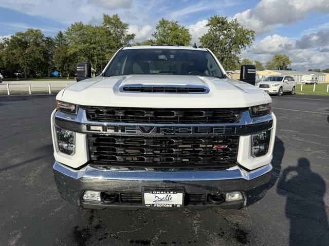 2021 Chevrolet Silverado 2500HD LT photo 2