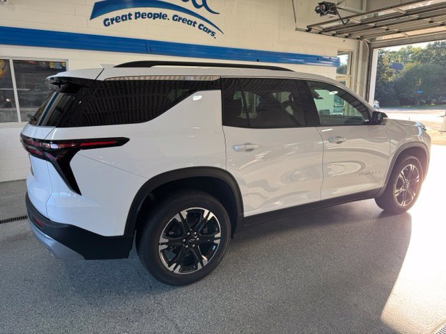 2027 Chevrolet Traverse LT - Photo 11