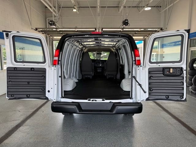 2025 Chevrolet Express Cargo Work Van - Photo 8