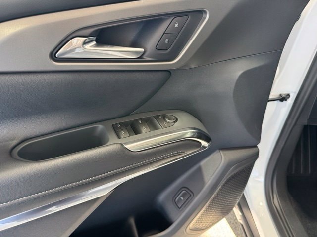 2027 Chevrolet Traverse LT - Photo 6