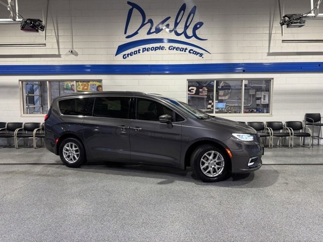 2021 Chrysler Pacifica Touring L's photo