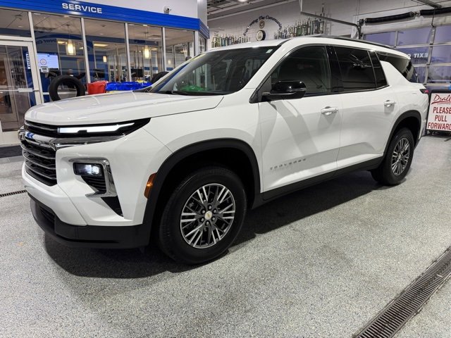 2025 Chevrolet Traverse photo 4