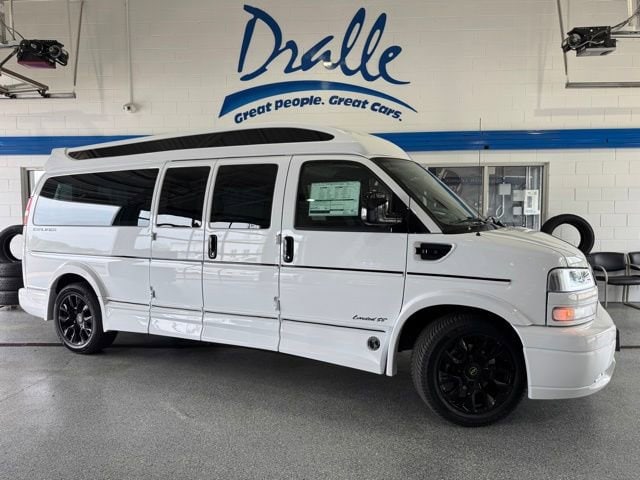 2026 Chevrolet Express 2500 Extended Work Van HD's photo