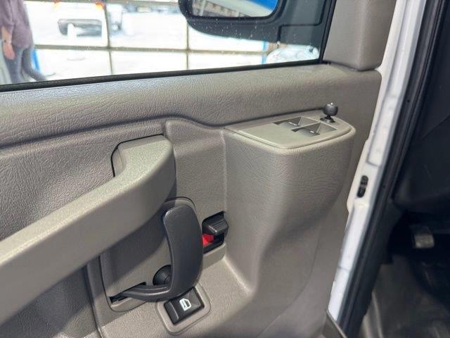 2026 Chevrolet Express Cargo Work Van - Photo 6