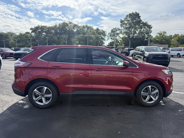 2022 Ford Edge SEL photo 4