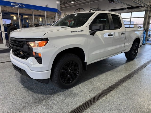 2026 Chevrolet Silverado 1500 Custom photo 2