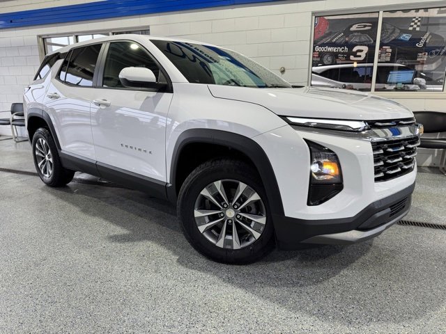 2026 Chevrolet Equinox LT photo 2