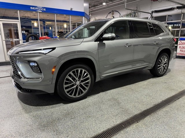 2026 Buick Enclave Avenir photo 2