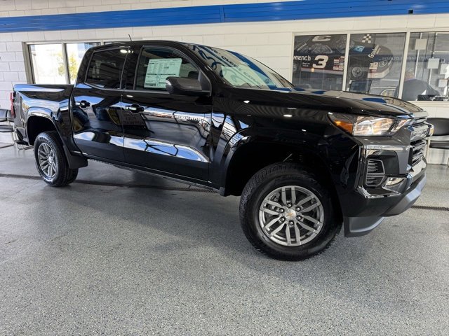 2026 Chevrolet Colorado LT photo 2