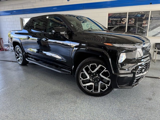Used 2024 Chevrolet Silverado EV RST with VIN 1GC40ZEL1RU300001 for sale in Peotone, IL