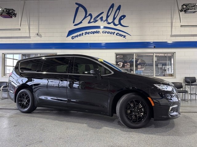 2025 Chrysler Pacifica Select