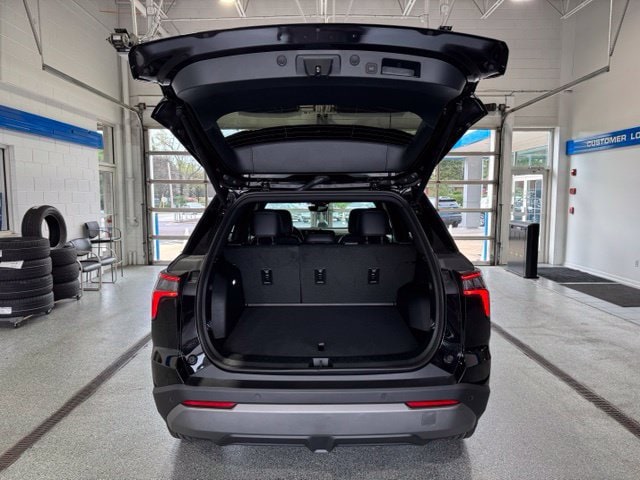 2027 Chevrolet Equinox LT - Photo 10