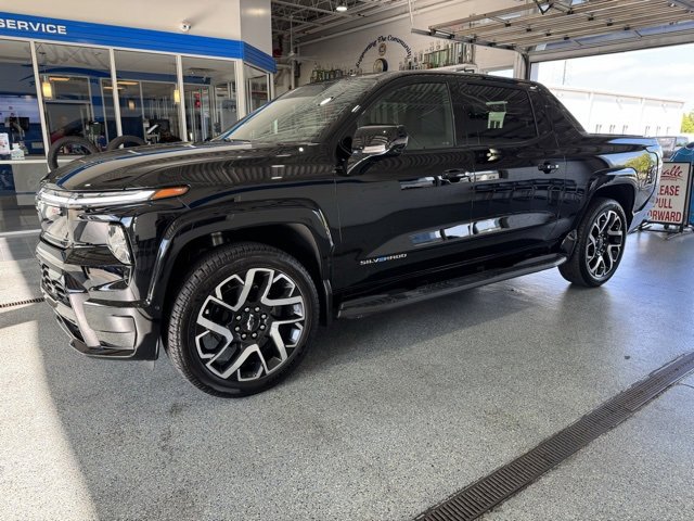 2024 Chevrolet Silverado EV RST photo 4