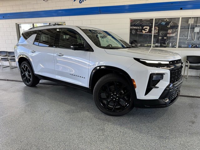 2026 Chevrolet Traverse RS photo 2