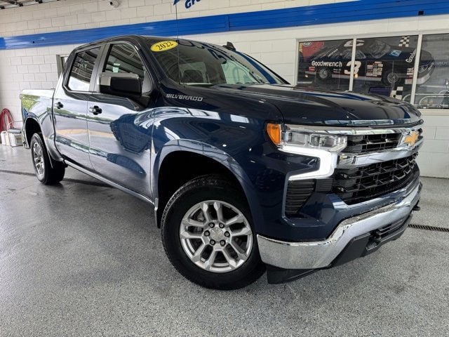 Used 2022 Chevrolet Silverado 1500 LT with VIN 3GCPDKEK2NG538467 for sale in Peotone, IL