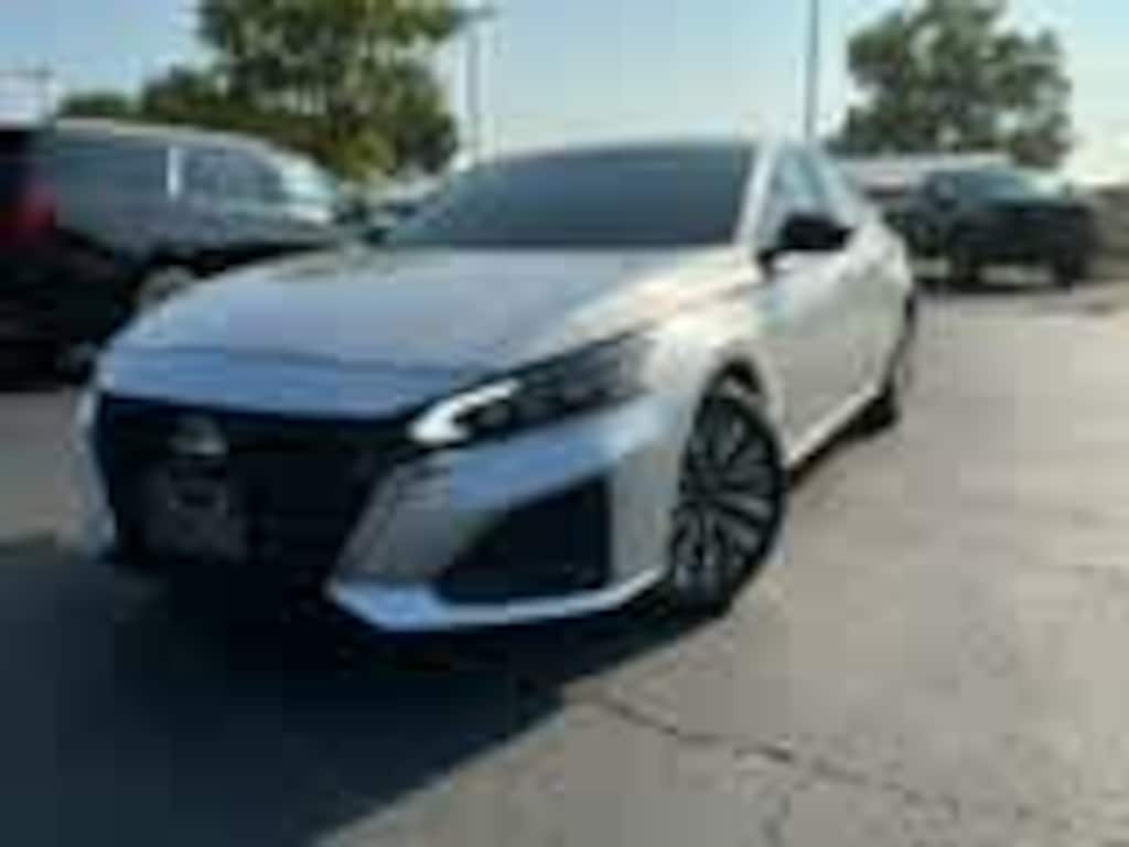 Used 2024 Nissan Altima 2.5 SV
