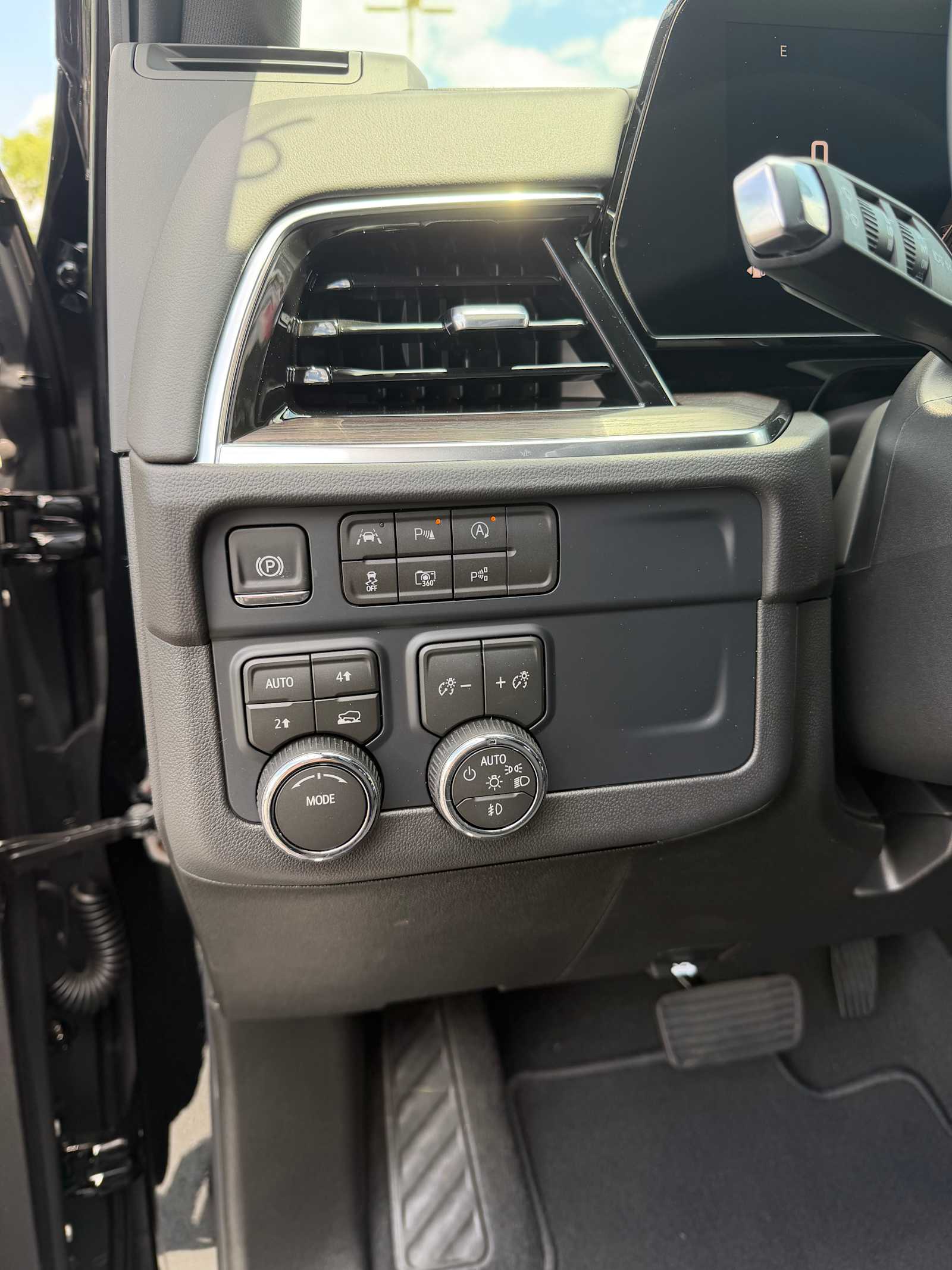 2026 Chevrolet Tahoe LT - Photo 21