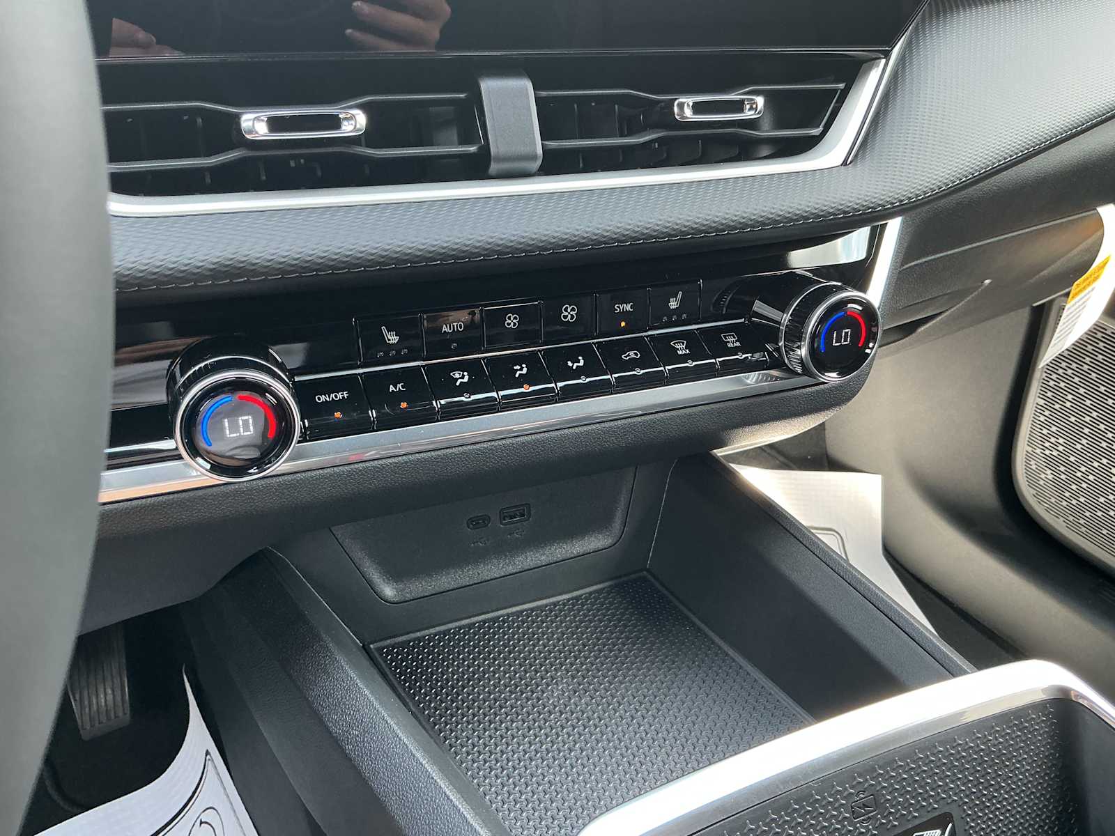 2027 Chevrolet Equinox LT - Photo 14