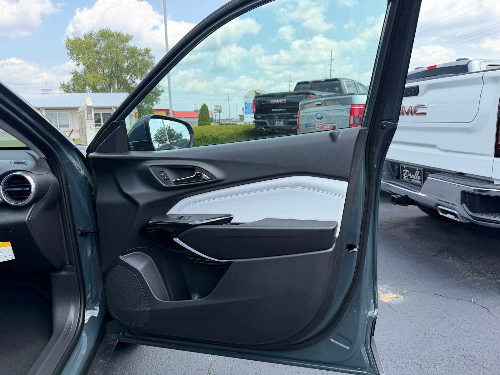 2026 Chevrolet Trax LT - Photo 27