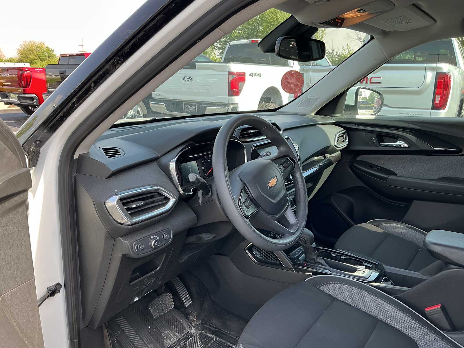 2023 Chevrolet TrailBlazer LT - Photo 10