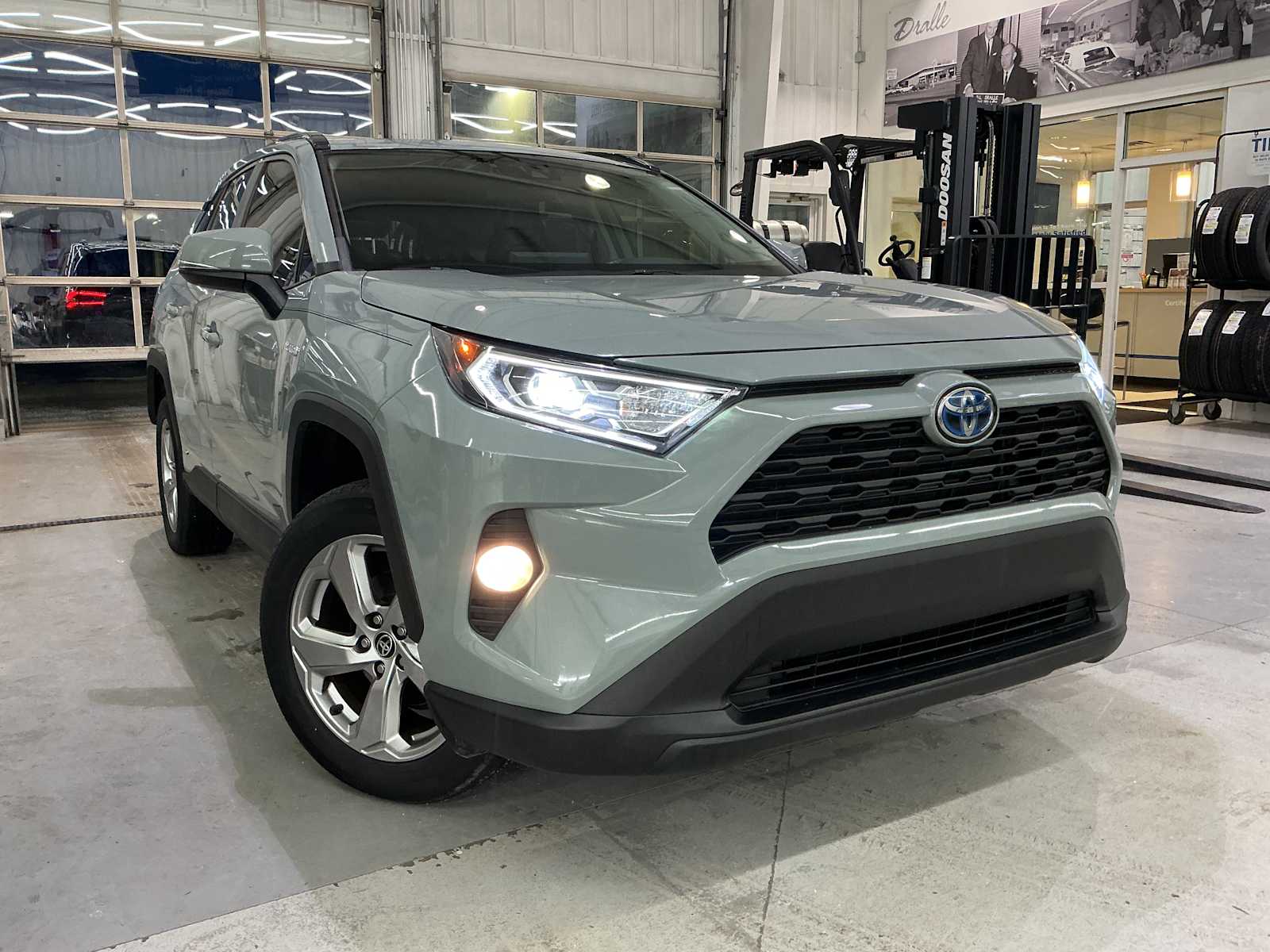 2021 Toyota RAV4 XLE Premium's photo