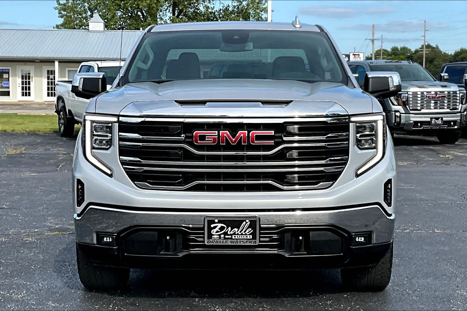 Used 2022 GMC Sierra 1500 SLT with VIN 3GTUUDED7NG508218 for sale in Watseka, IL