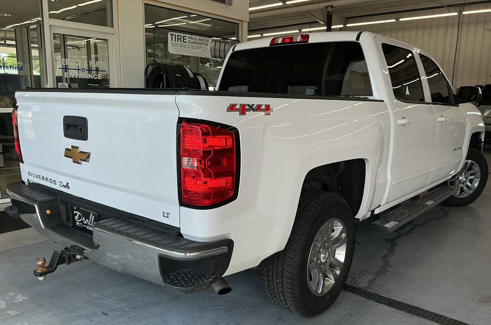 2017 Chevrolet Silverado 1500 LT photo 4