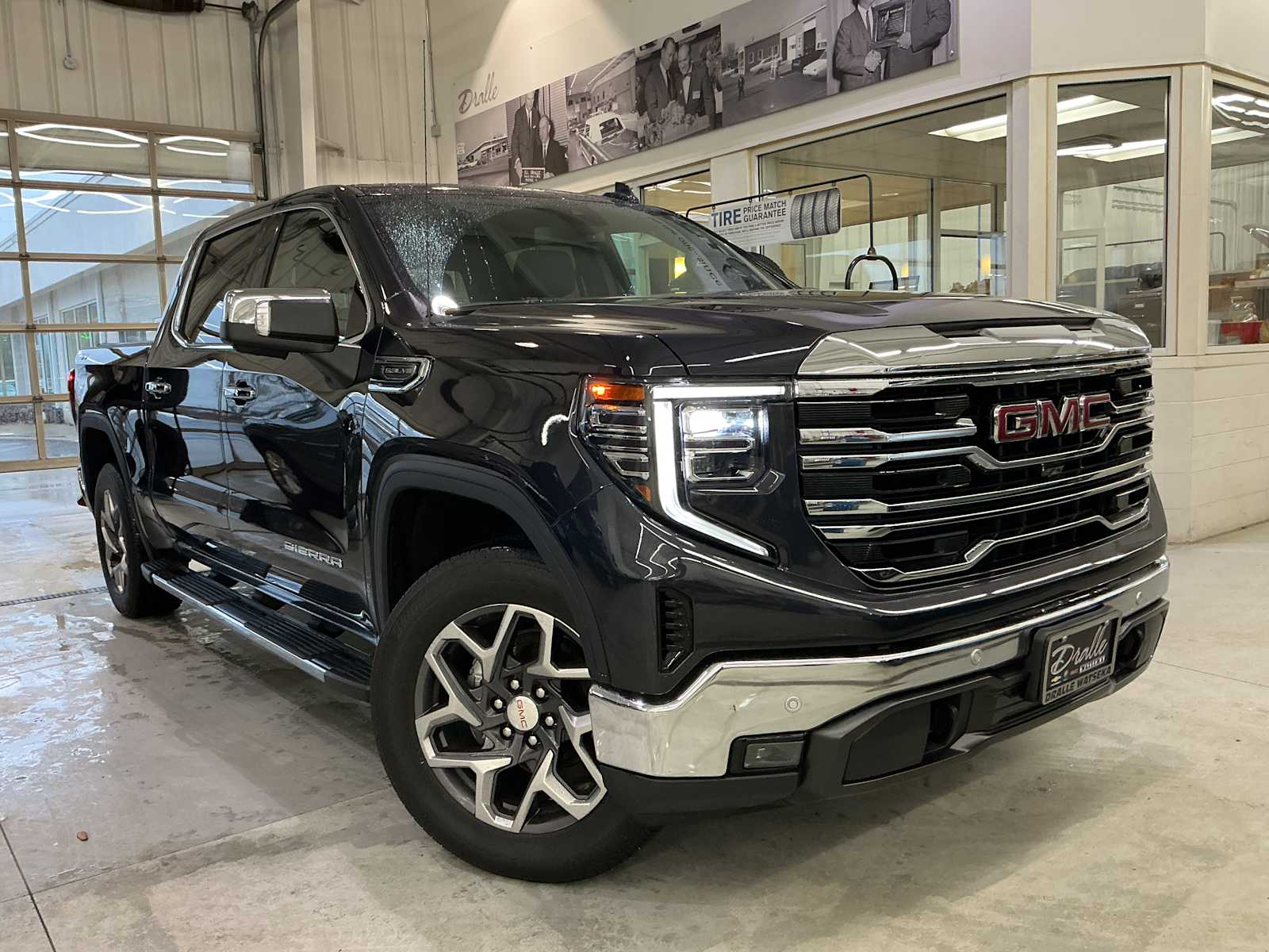 2024 GMC Sierra 1500 SLT's photo