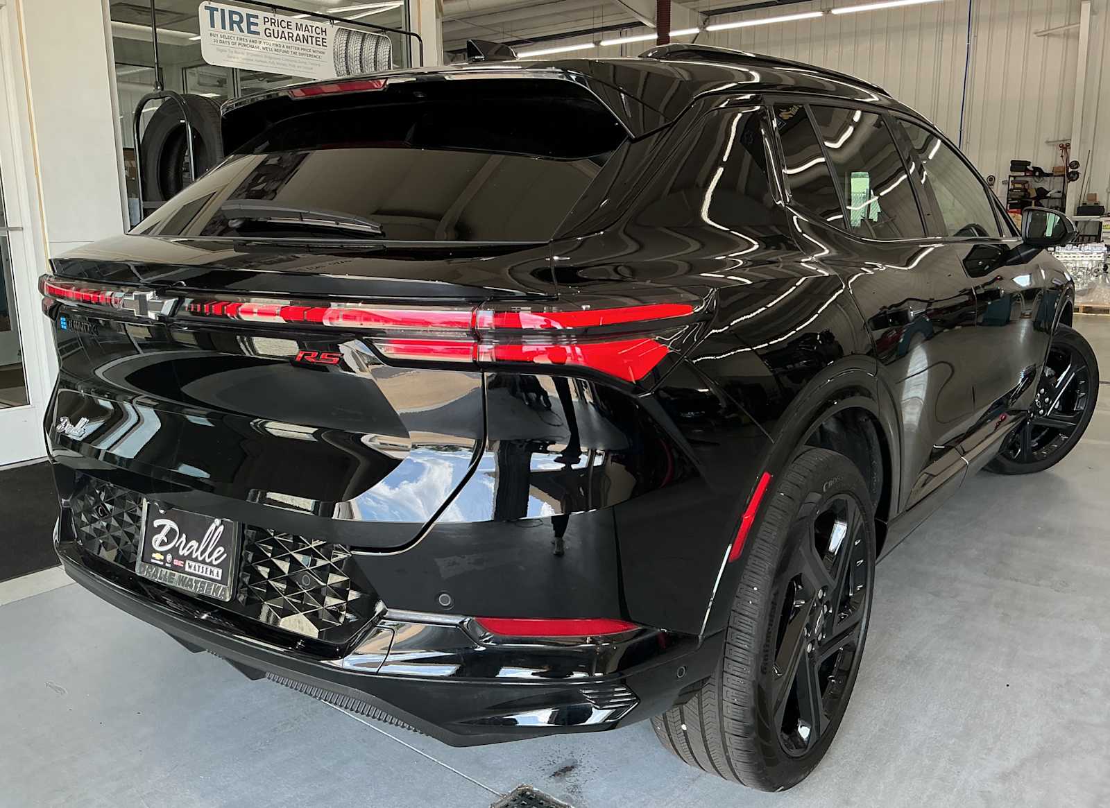 2024 Chevrolet Equinox EV 3RS photo 4