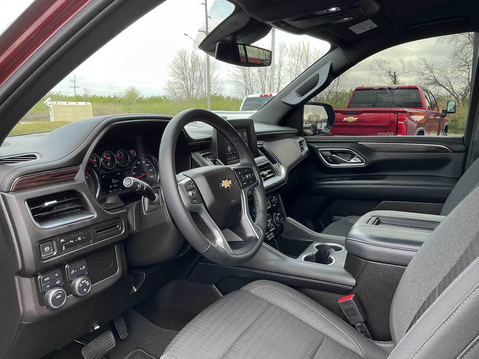 2023 Chevrolet Suburban LS - Photo 17