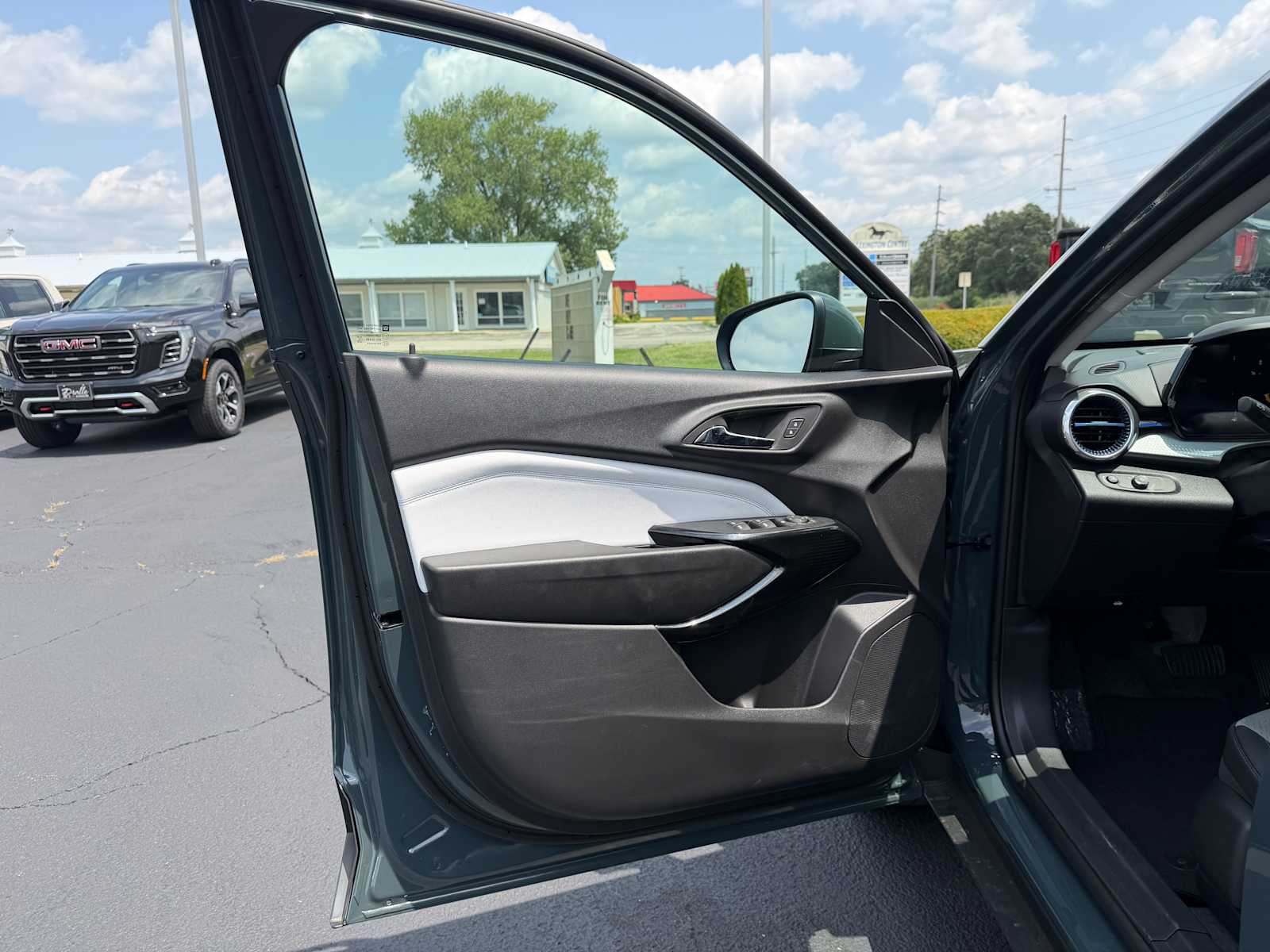 2026 Chevrolet Trax LT - Photo 20
