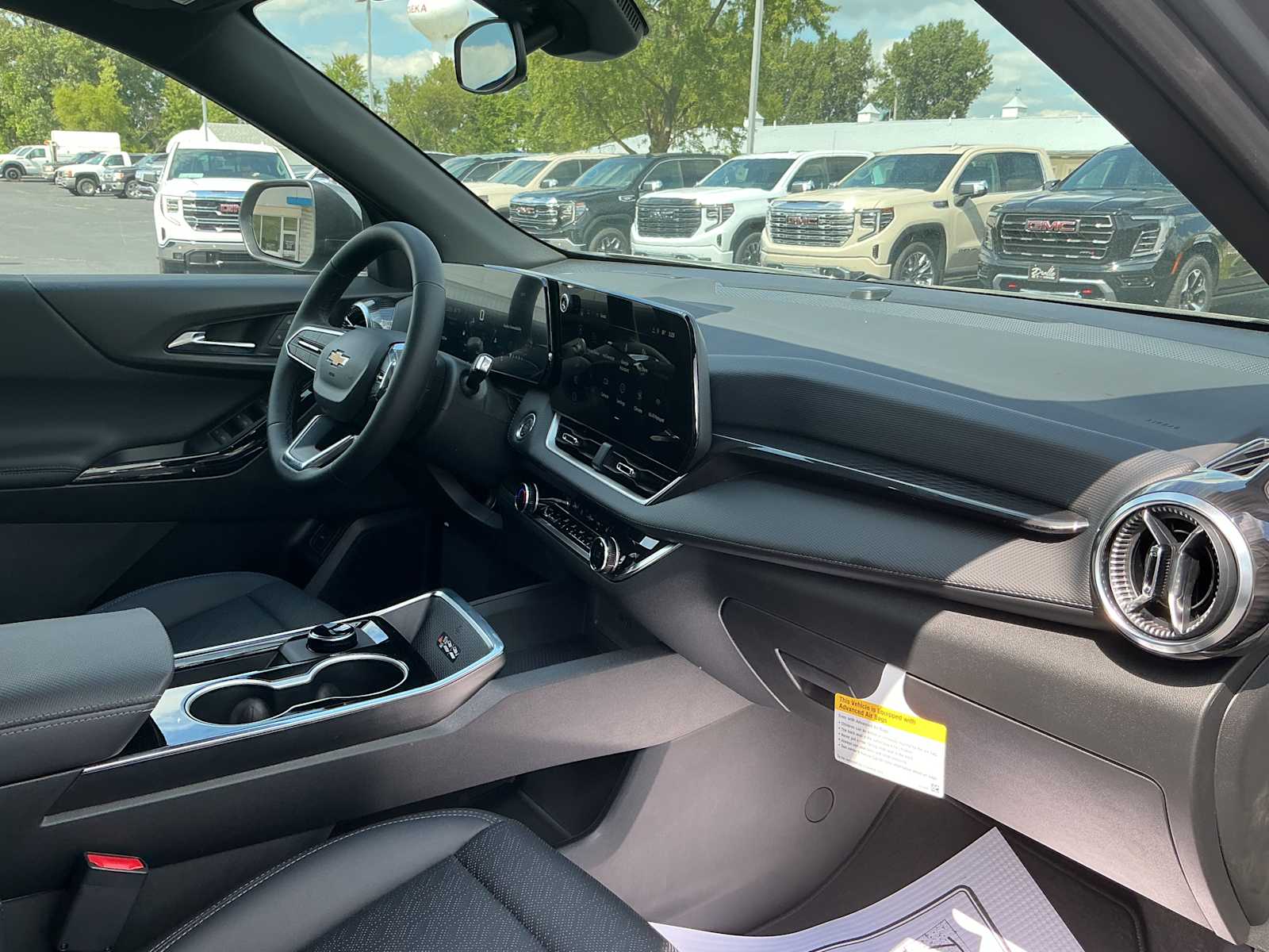 2027 Chevrolet Equinox LT - Photo 25