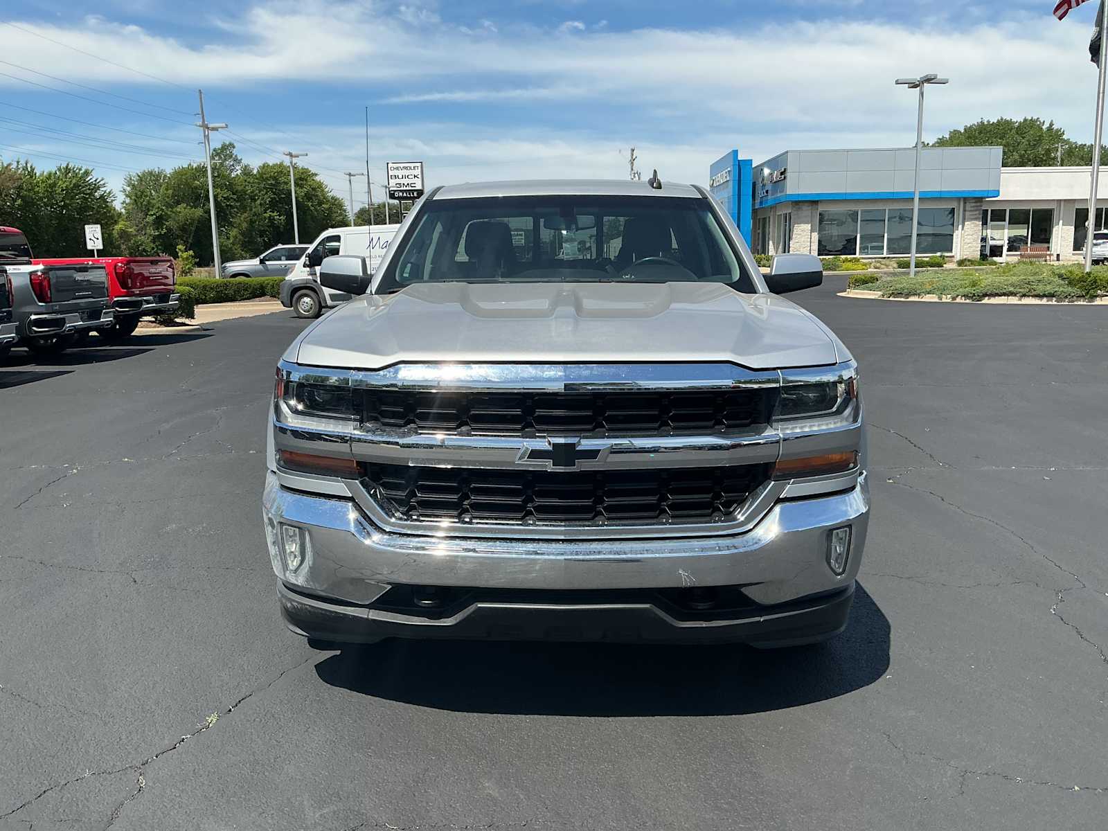 Used 2017 Chevrolet Silverado 1500 LT with VIN 1GCVKREC4HZ179108 for sale in Watseka, IL