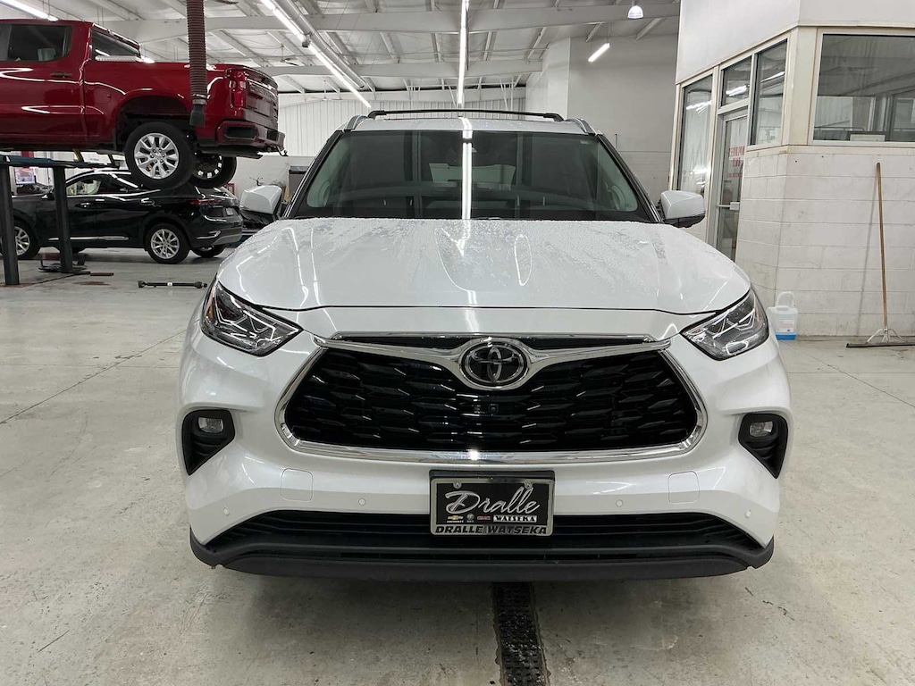 Used 2024 Toyota Highlander LE