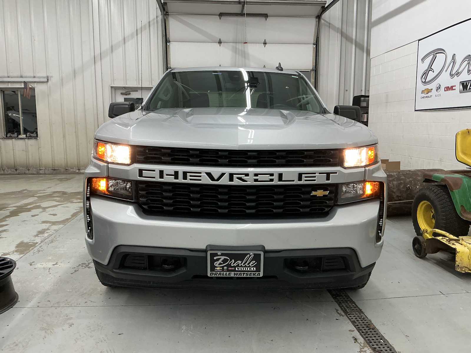 2021 Chevrolet Silverado 1500 Custom photo 2