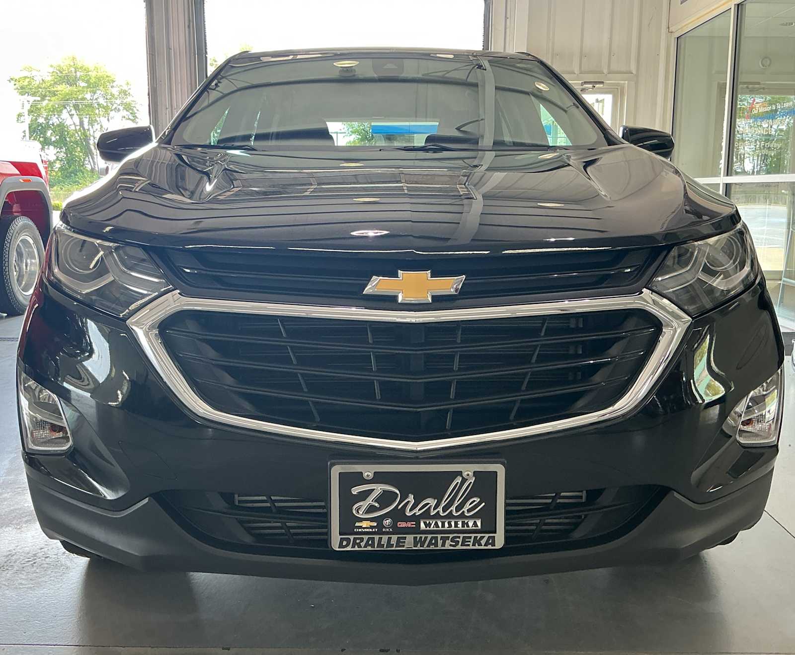 2020 Chevrolet Equinox LT photo 2