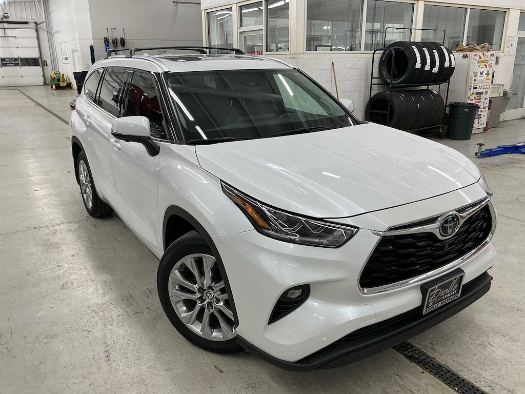 Used 2024 Toyota Highlander LE