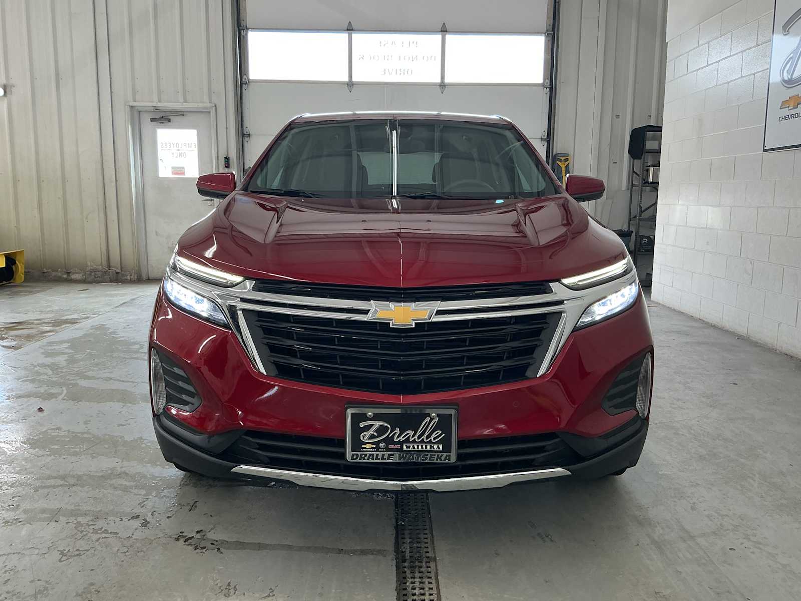 2024 Chevrolet Equinox LT photo 2