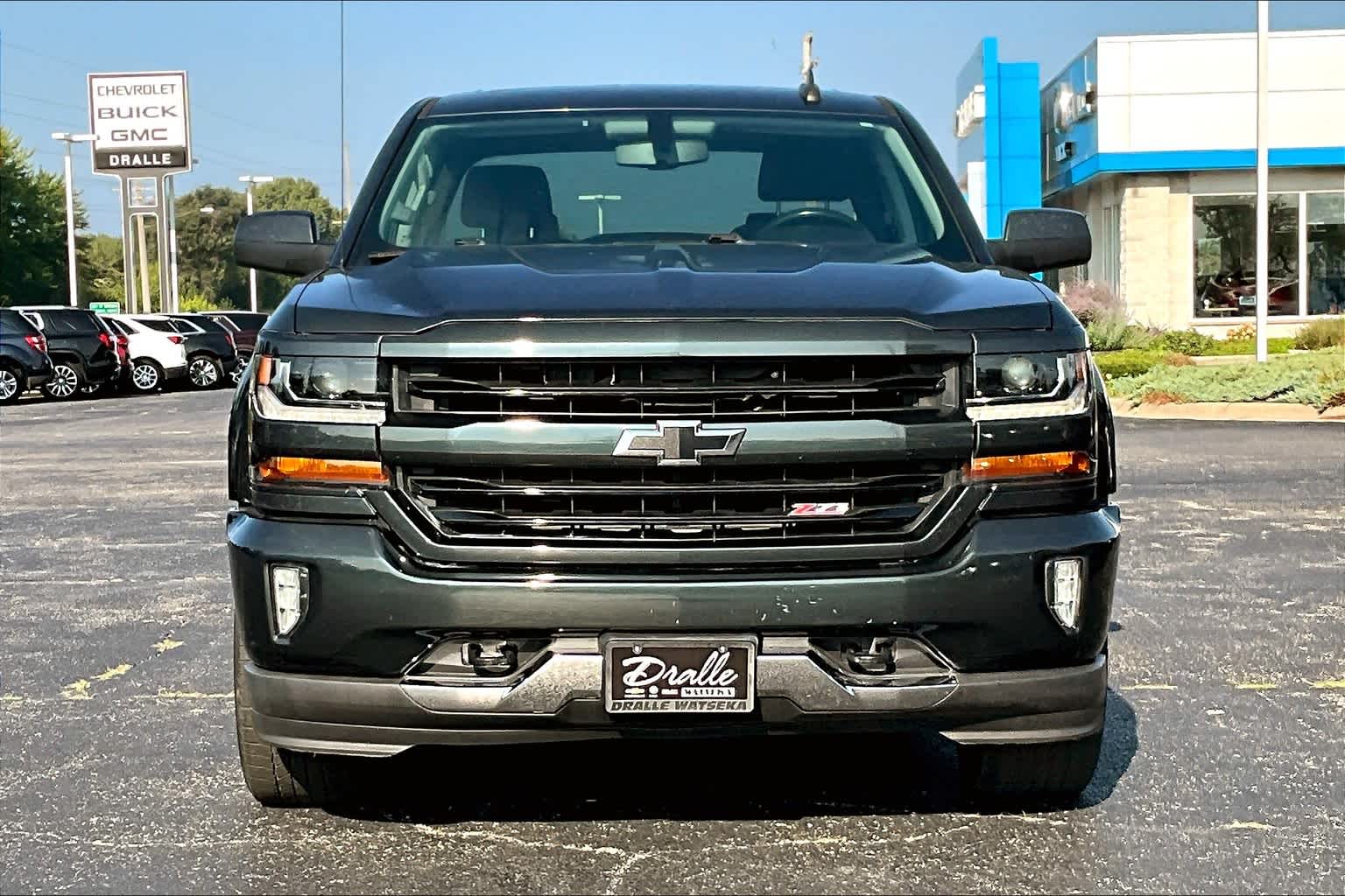 Used 2017 Chevrolet Silverado 1500 LT with VIN 3GCUKREC4HG363525 for sale in Watseka, IL