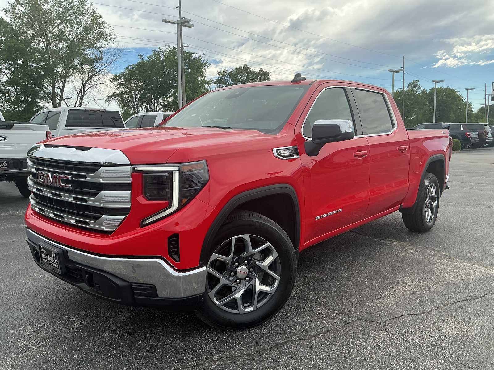 2022 GMC Sierra 4WD Crew Cab Short Box SLE's photo