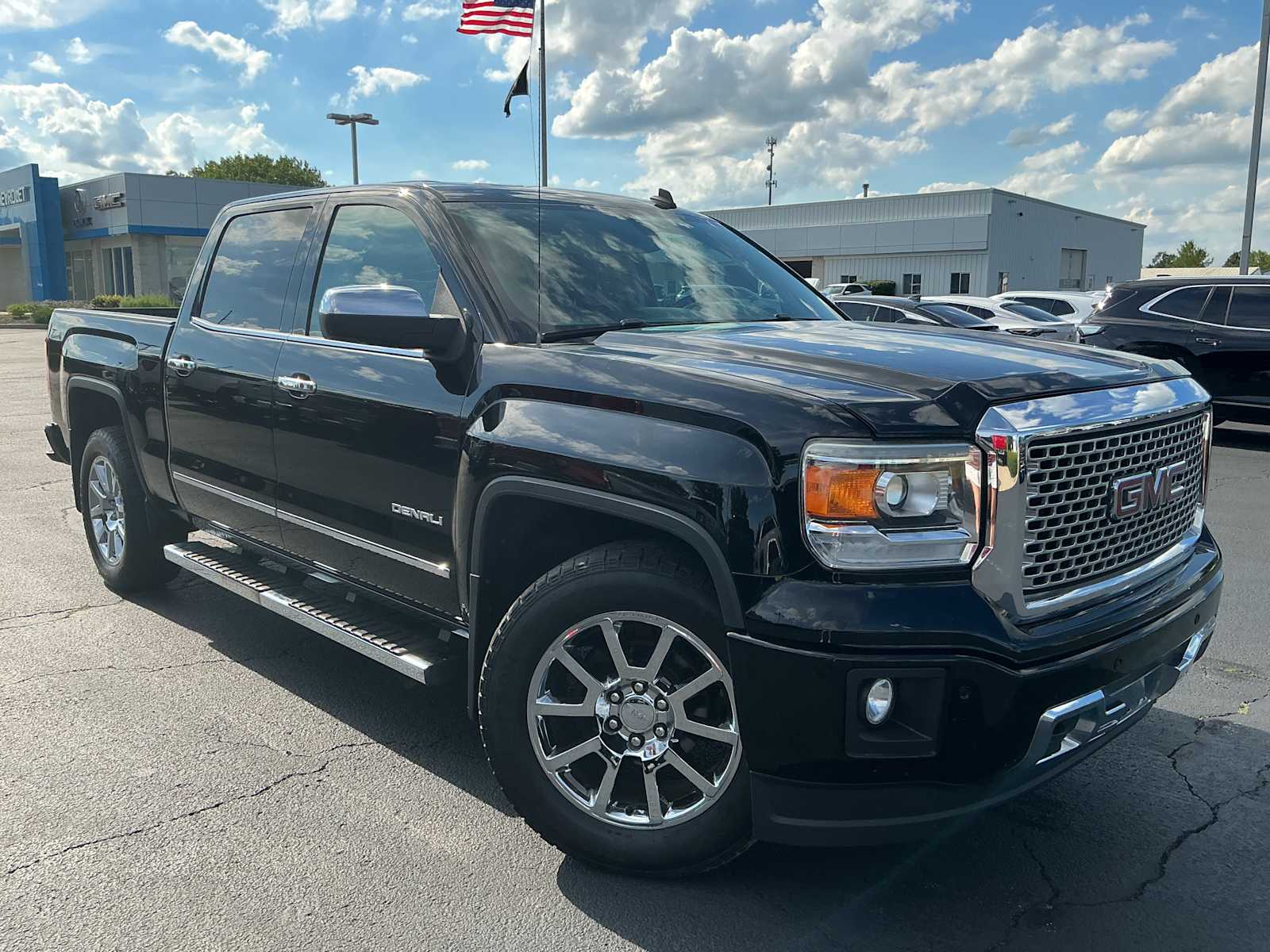 2014 GMC Sierra 4WD Crew Cab Short Box's photo