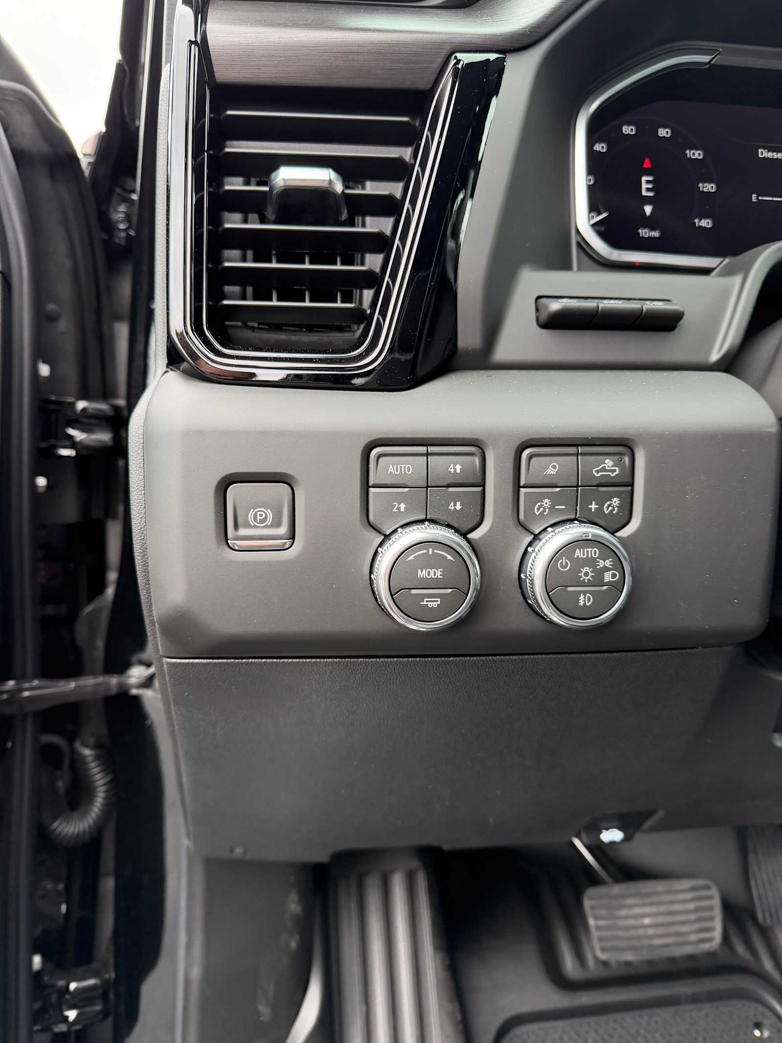 2026 GMC Sierra 2500HD AT4X - Photo 21