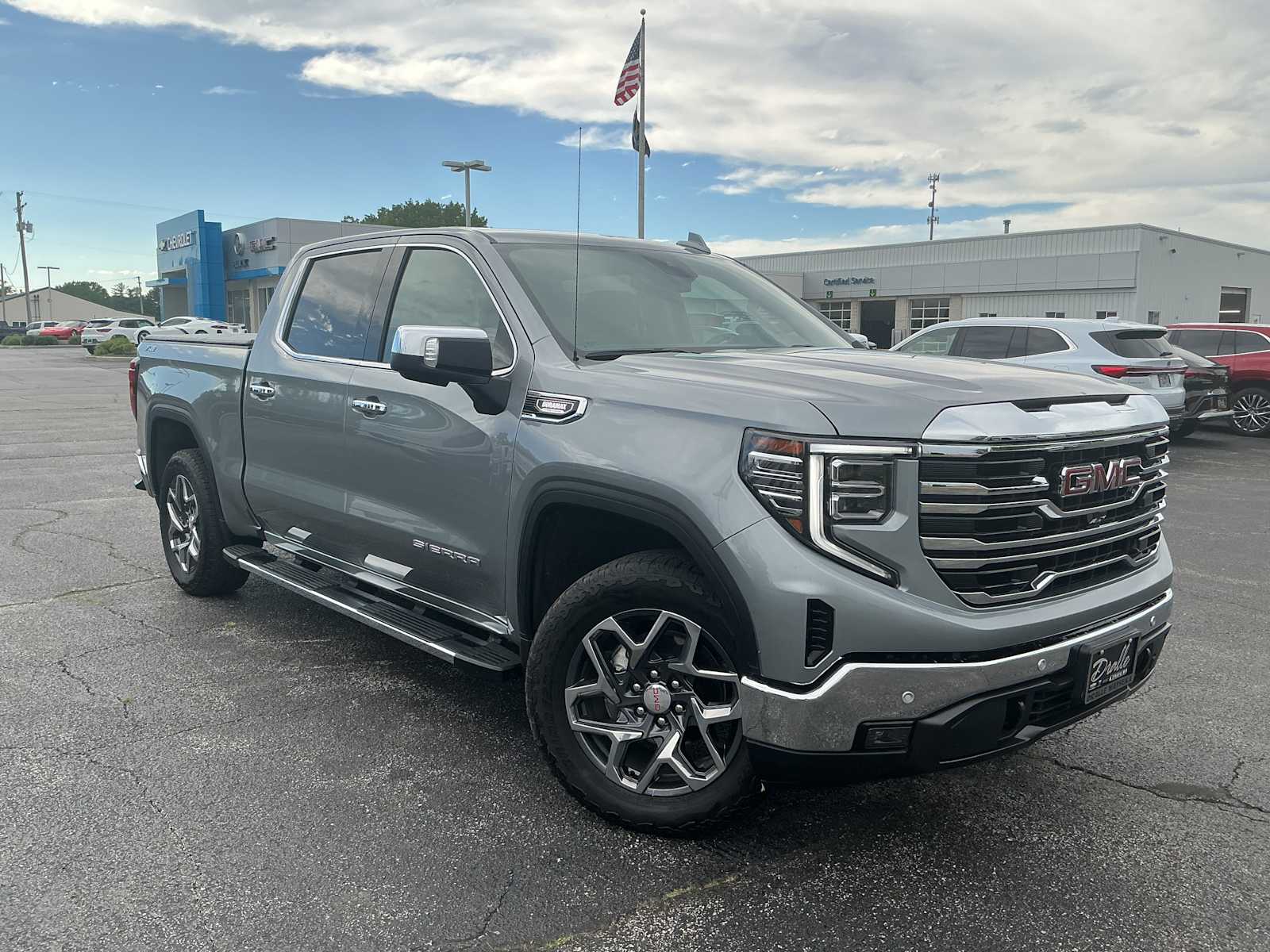 2025 GMC Sierra 4WD Crew Cab Short Box SLT's photo