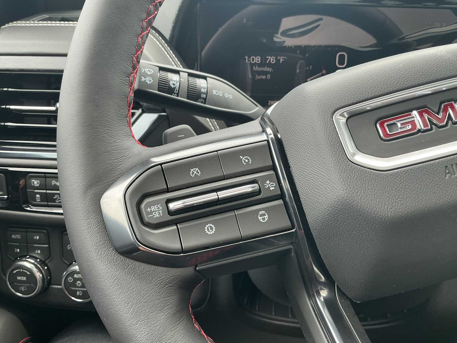 2026 GMC Yukon XL AT4 Ultimate - Photo 10