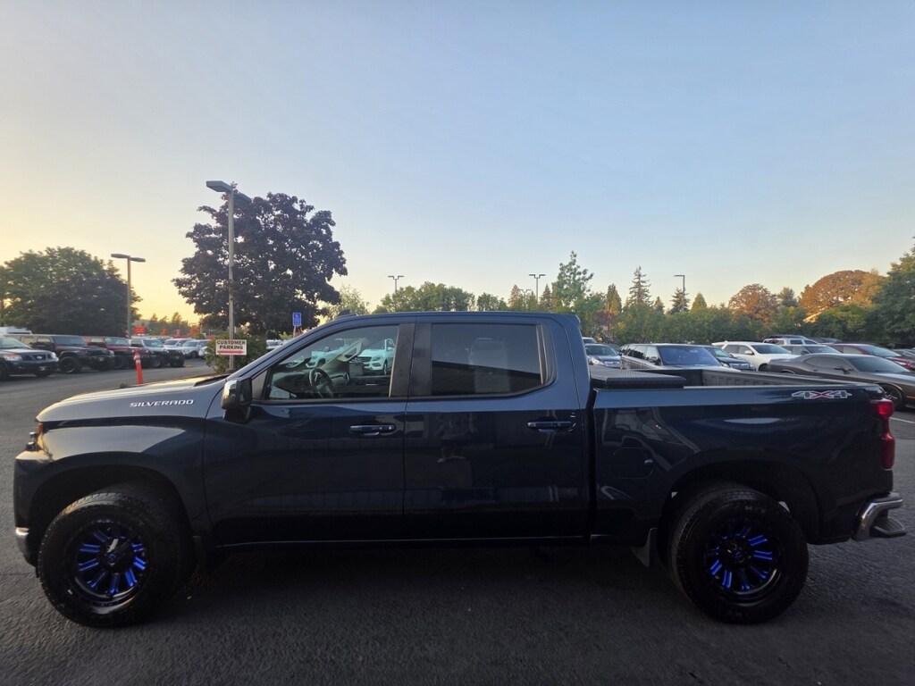 Used 2021 Chevrolet Silverado 1500 Crew Cab Lt Pickup 4d 5 3/4 Ft 4wd Truck